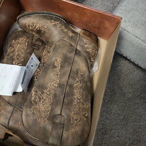 Cowboy boots (ladies)